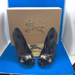 Burberry Patent Leather Pump‎ with Buckle ITCALBRA9fir Formal Shoes 36 1/2